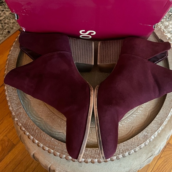 SO Burgundy Booties Sz10 - Picture 3 of 9